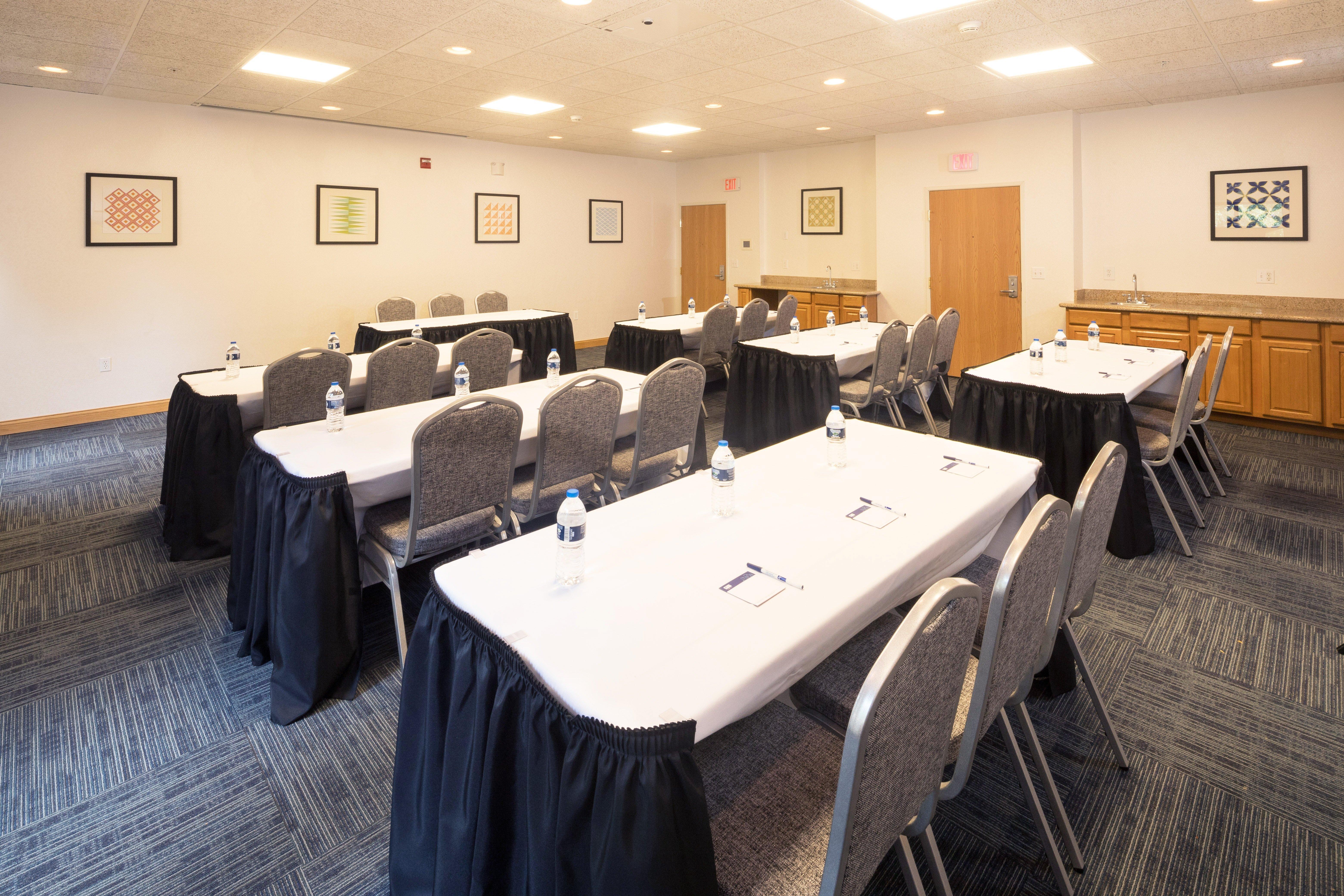 Holiday Inn Express Hotel & Suites Detroit-Utica By Ihg Εξωτερικό φωτογραφία