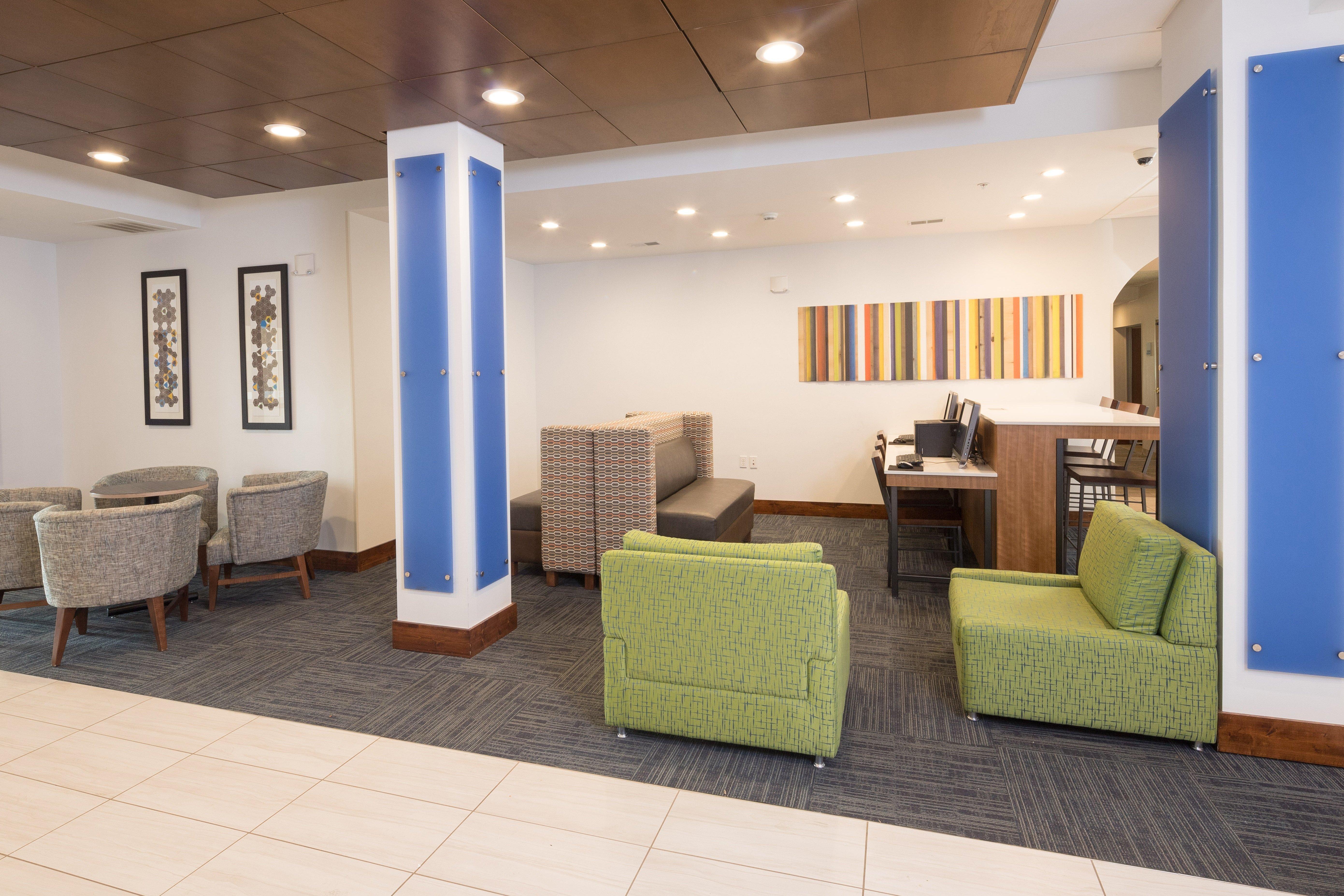 Holiday Inn Express Hotel & Suites Detroit-Utica By Ihg Εξωτερικό φωτογραφία