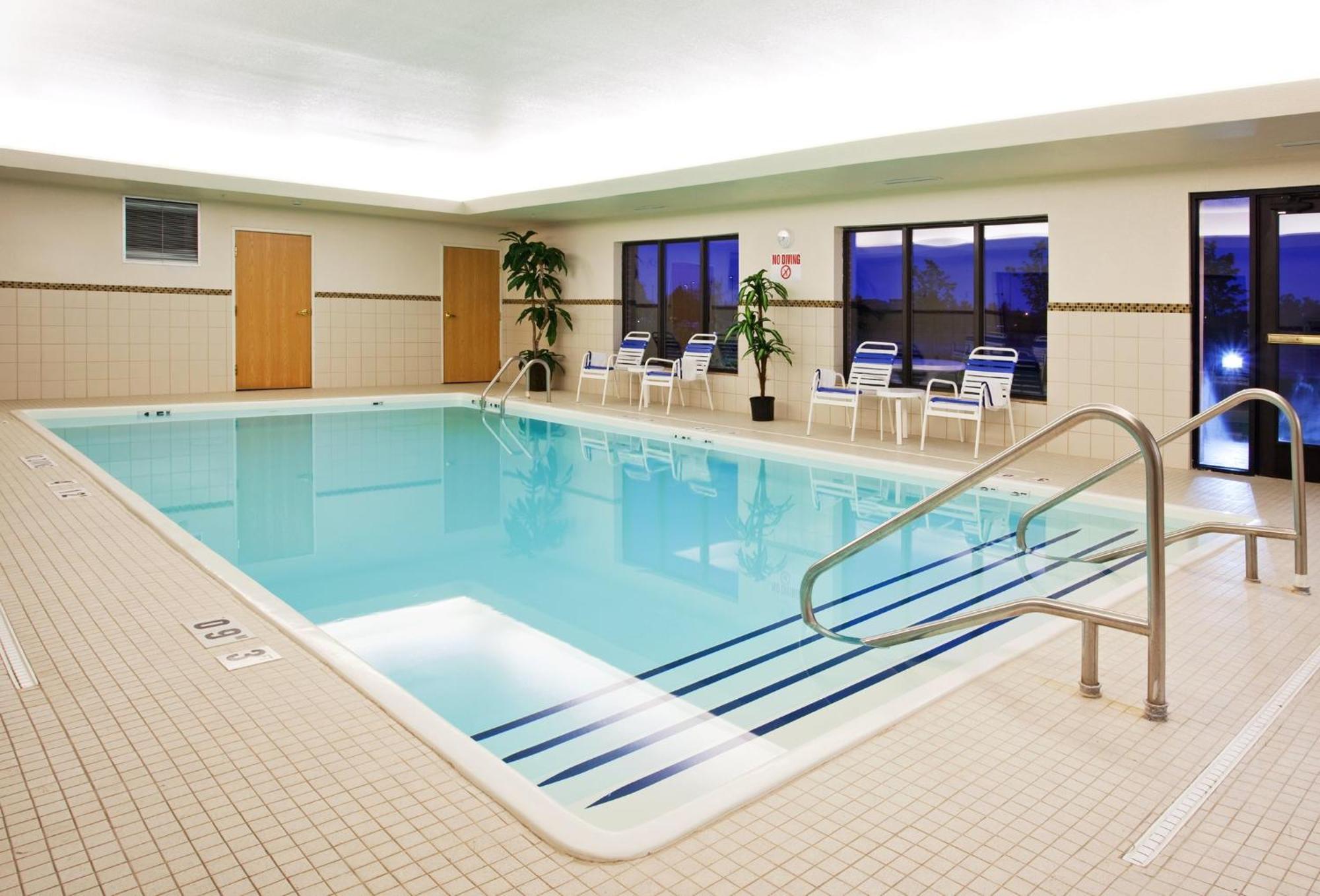 Holiday Inn Express Hotel & Suites Detroit-Utica By Ihg Εξωτερικό φωτογραφία