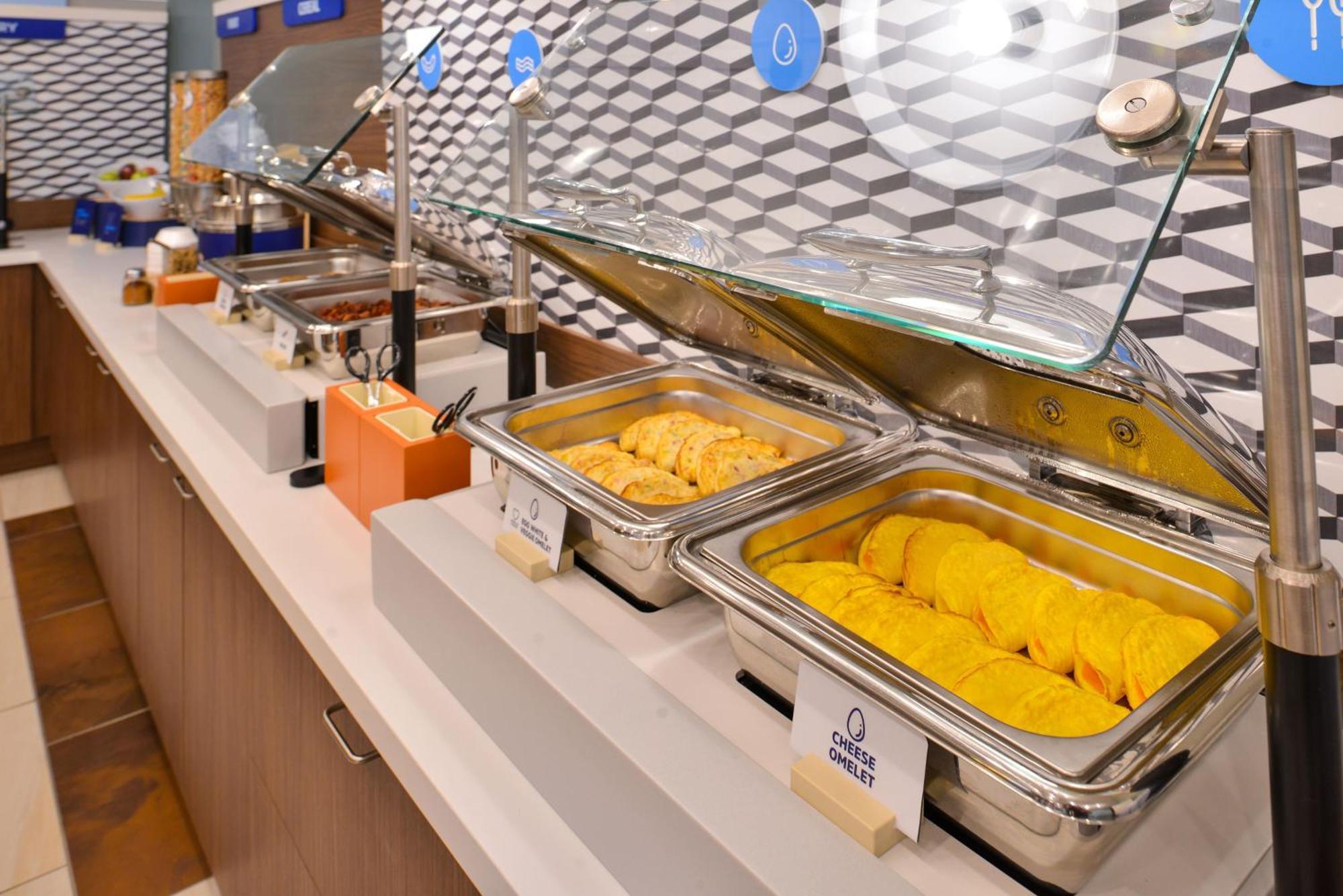 Holiday Inn Express Hotel & Suites Detroit-Utica By Ihg Εξωτερικό φωτογραφία
