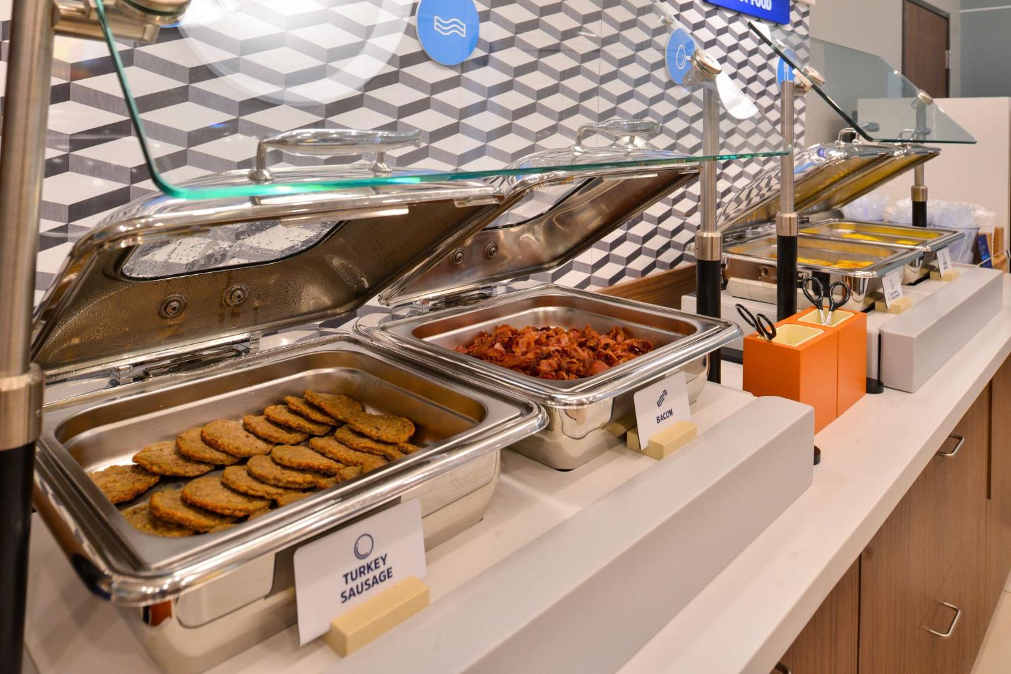 Holiday Inn Express Hotel & Suites Detroit-Utica By Ihg Εξωτερικό φωτογραφία