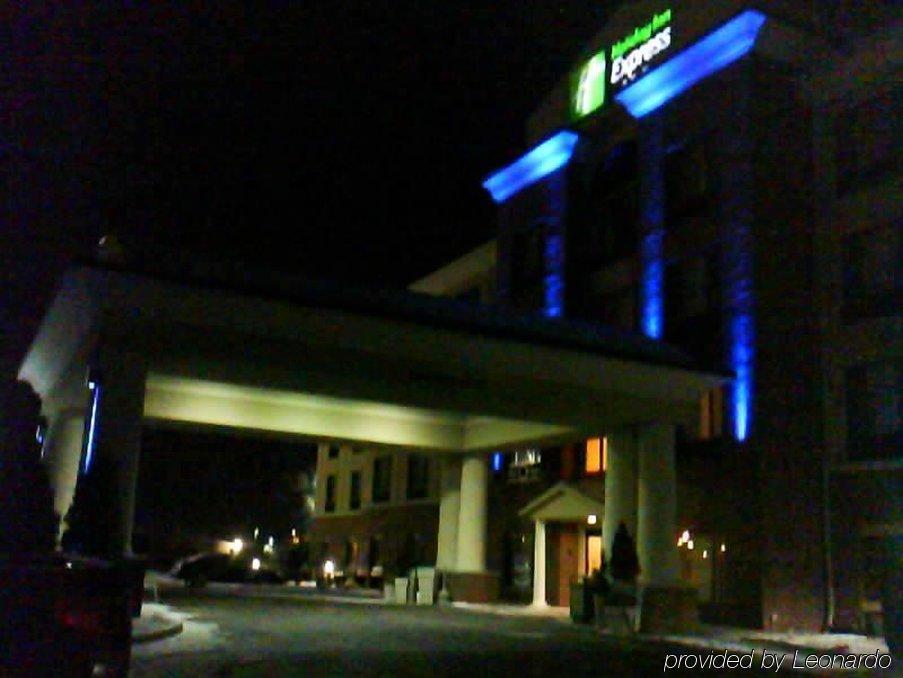 Holiday Inn Express Hotel & Suites Detroit-Utica By Ihg Εξωτερικό φωτογραφία