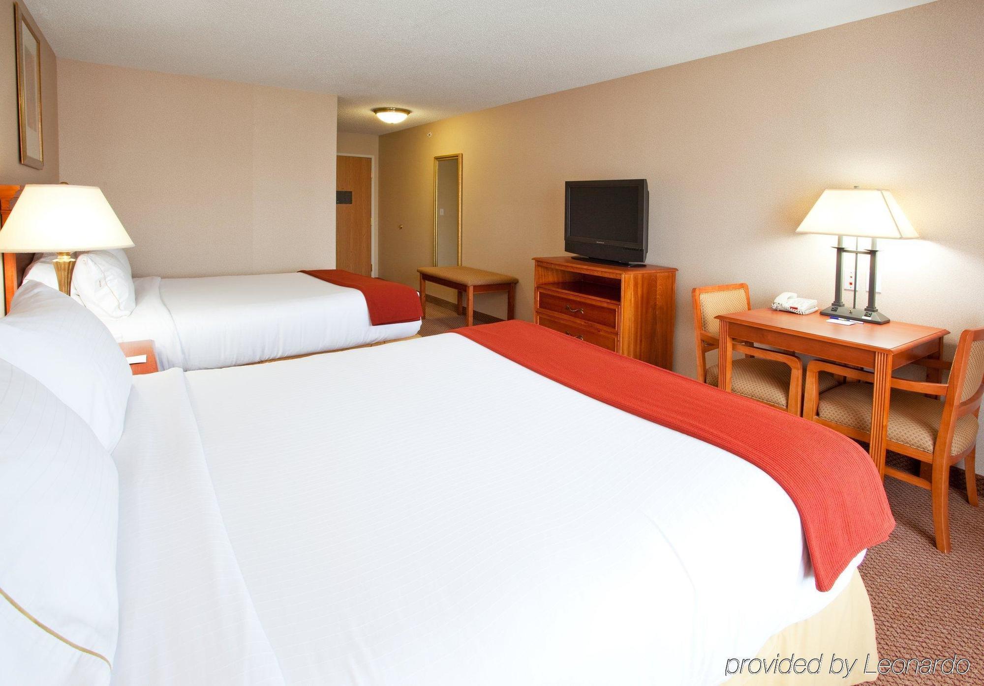 Holiday Inn Express Hotel & Suites Detroit-Utica By Ihg Εξωτερικό φωτογραφία