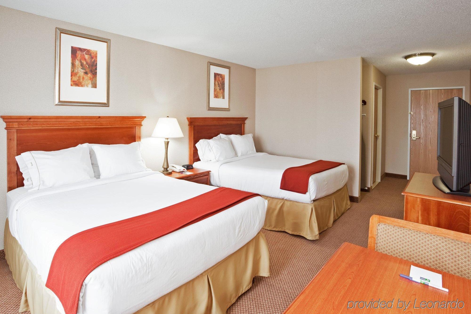 Holiday Inn Express Hotel & Suites Detroit-Utica By Ihg Δωμάτιο φωτογραφία