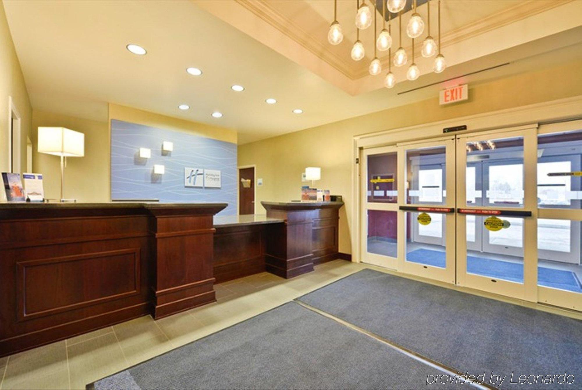 Holiday Inn Express Hotel & Suites Detroit-Utica By Ihg Εξωτερικό φωτογραφία