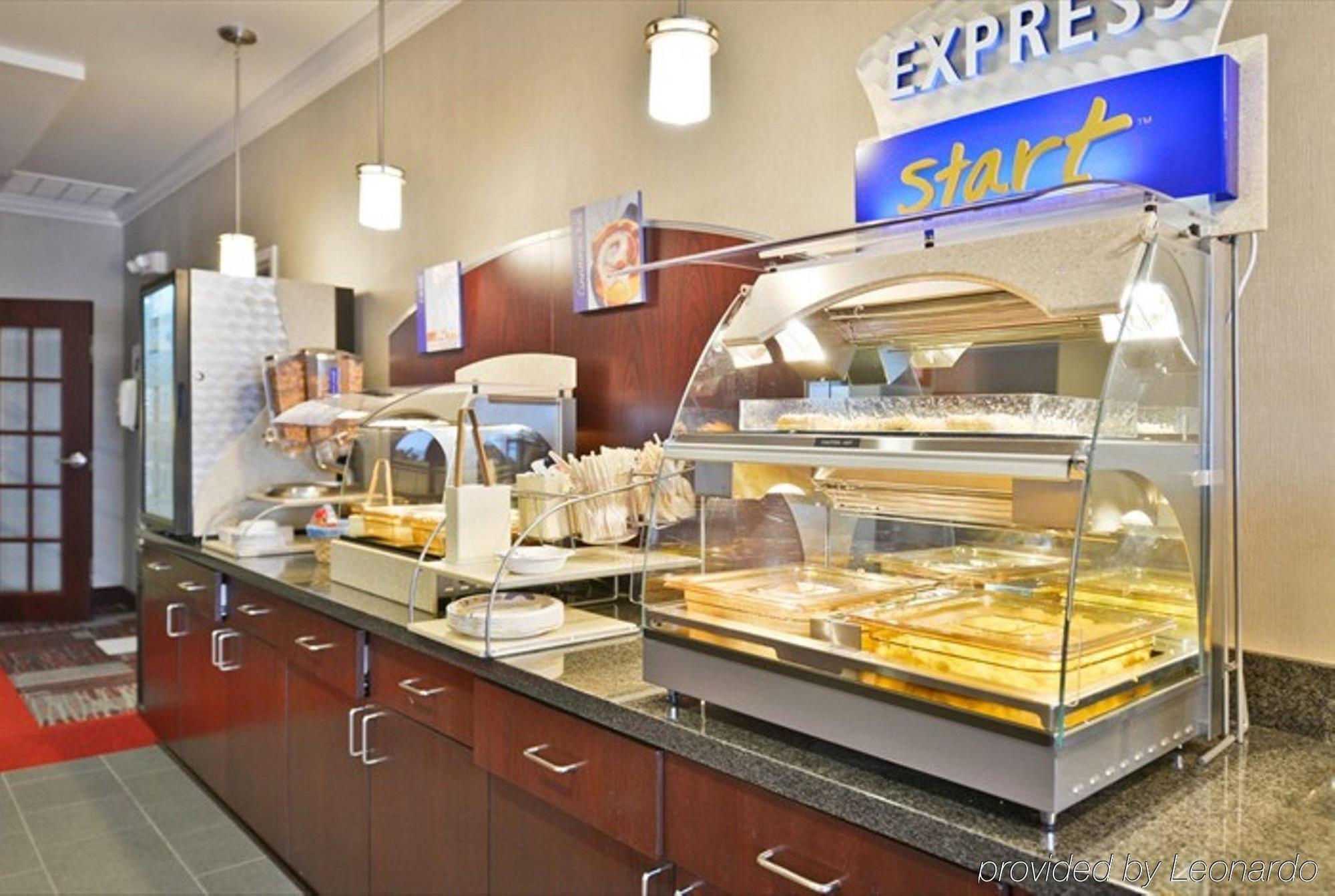 Holiday Inn Express Hotel & Suites Detroit-Utica By Ihg Εξωτερικό φωτογραφία