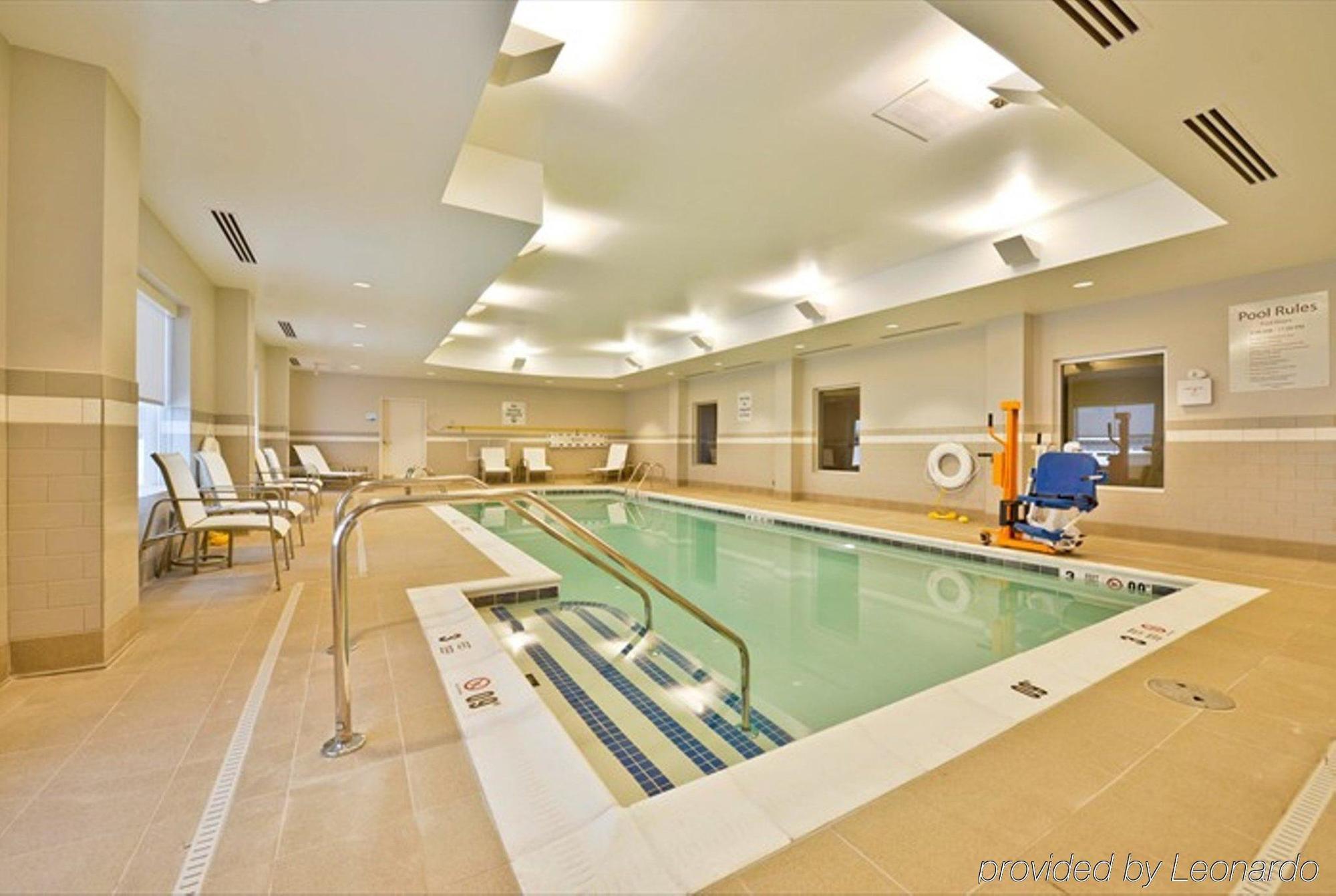 Holiday Inn Express Hotel & Suites Detroit-Utica By Ihg Εξωτερικό φωτογραφία
